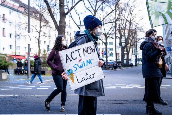 Quelles sont les actions et les campagnes menées par les associations d'énergies renouvelables ?